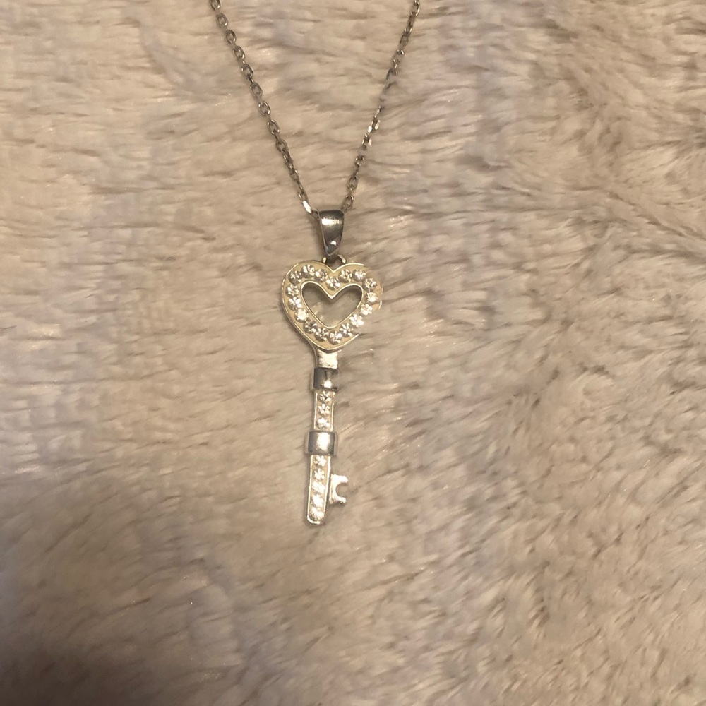 sterling silver (925) pendant with heart key/crystals